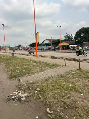 Parcelle Commerciale À Vendre Sur Macadam À N'djili Quartier 5