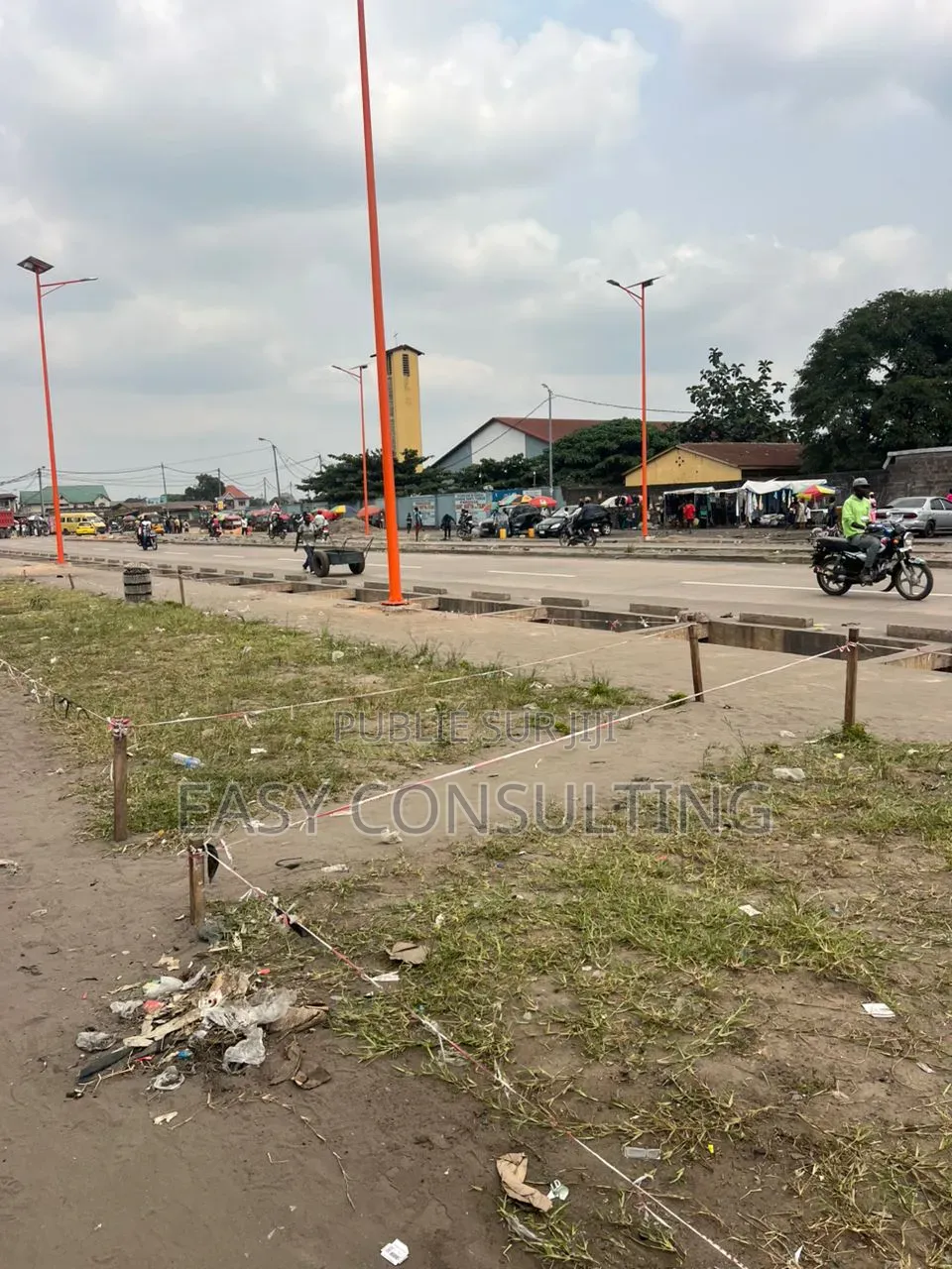 Parcelle Commerciale À Vendre Sur Macadam À N'djili Quartier 5
