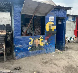 Parcelle Commerciale À Vendre Sur Macadam À N'djili Quartier 5