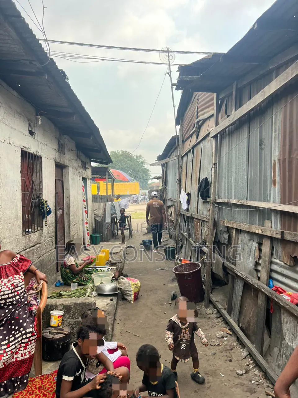 Parcelle Commerciale À Vendre Sur Macadam À N'djili Quartier 5