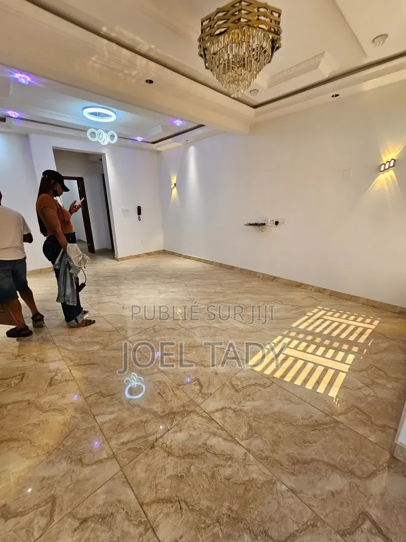 2chbre Appartement dans Kintambo à Louer