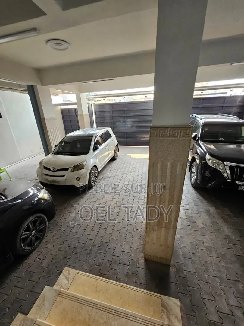 2chbre Appartement dans Kintambo à Louer