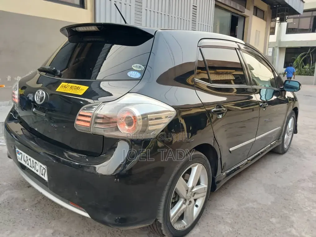 Toyota Lame 2012 Bleu