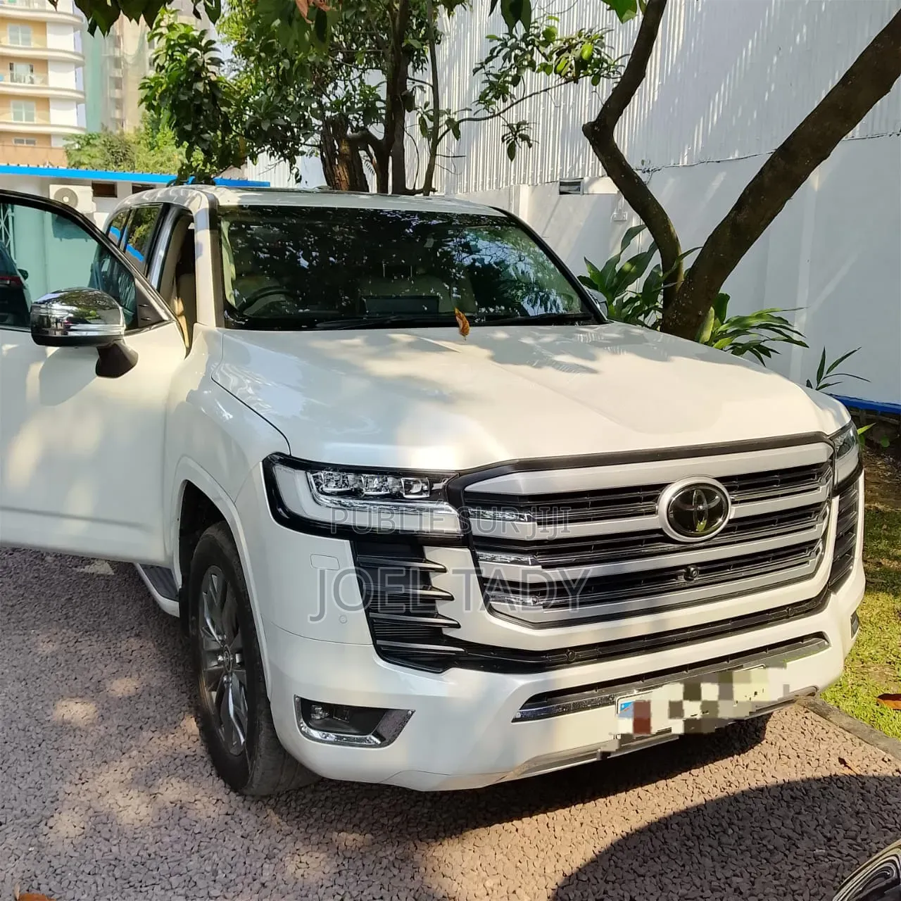 Nouveau Toyota Land Cruiser 2025 Blanc cassé