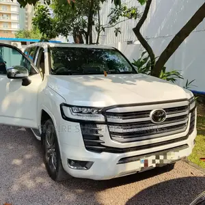 Nouveau Toyota Land Cruiser 2025 Blanc cassé