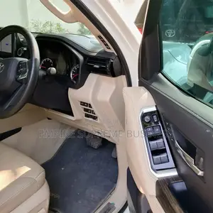 Nouveau Toyota Land Cruiser 2025 Blanc cassé
