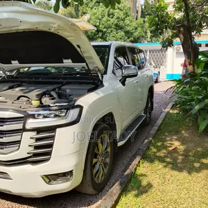 Nouveau Toyota Land Cruiser 2025 Blanc cassé