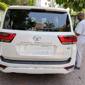 Nouveau Toyota Land Cruiser 2025 Blanc cassé