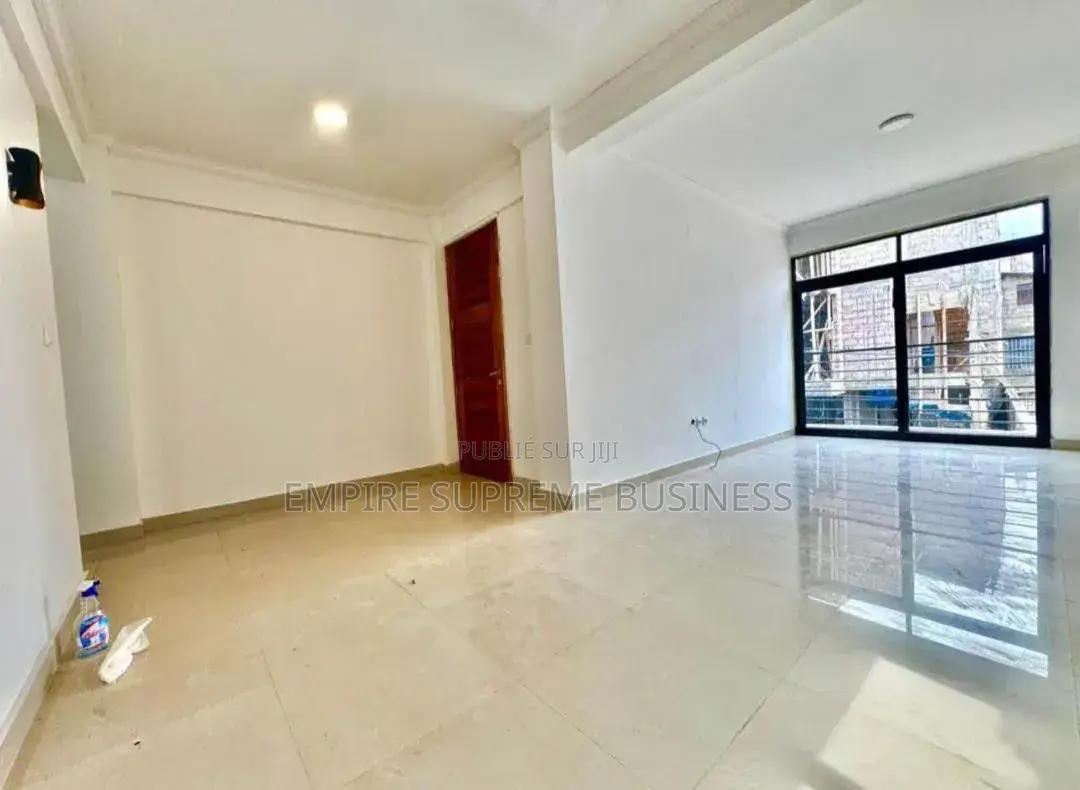 8chbre Blocs d'appartements dans Empire Supreme, Kintambo à Vendre