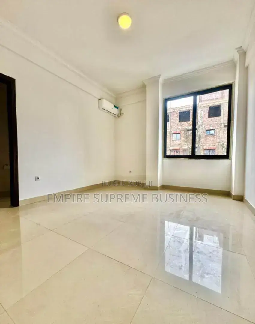 8chbre Blocs d'appartements dans Empire Supreme, Kintambo à Vendre