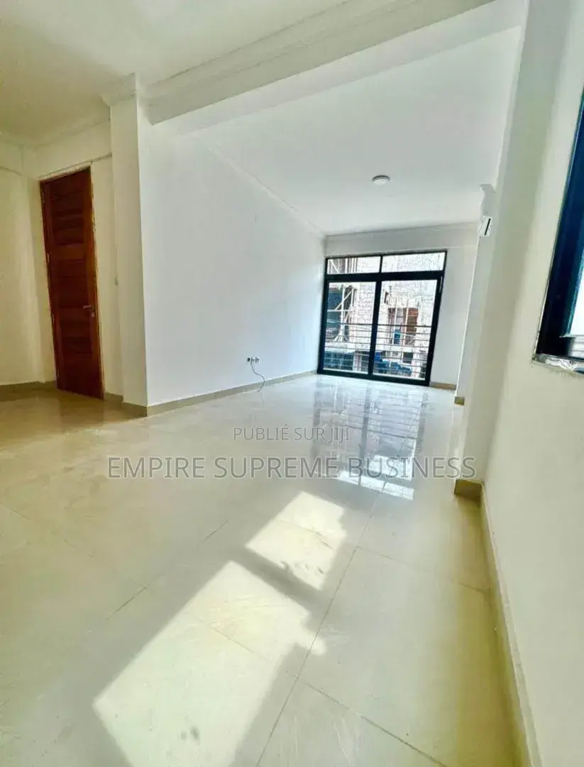 8chbre Blocs d'appartements dans Empire Supreme, Kintambo à Vendre