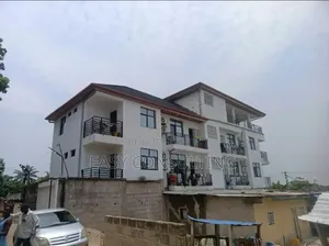3chbre Villa dans Okapi, Ngaliema à Vendre