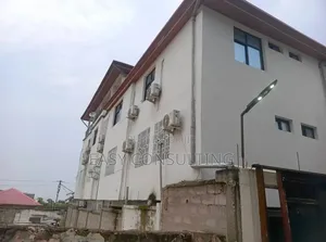 3chbre Villa dans Okapi, Ngaliema à Vendre
