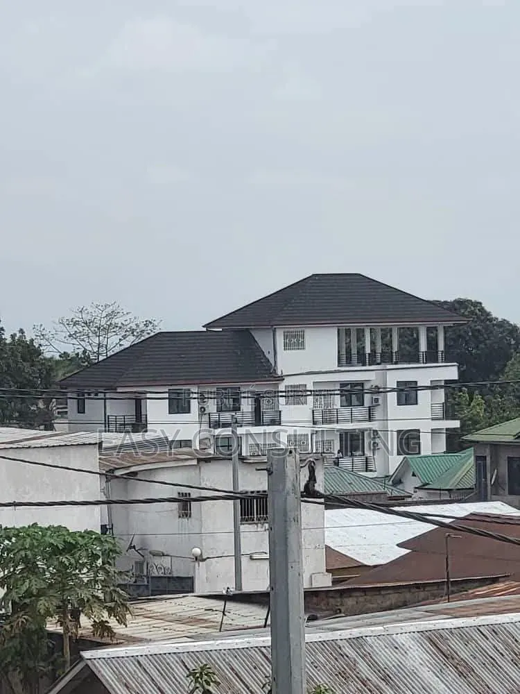 3chbre Villa dans Okapi, Ngaliema à Vendre