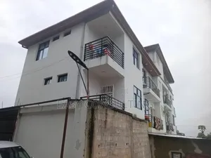 3chbre Villa dans Okapi, Ngaliema à Vendre