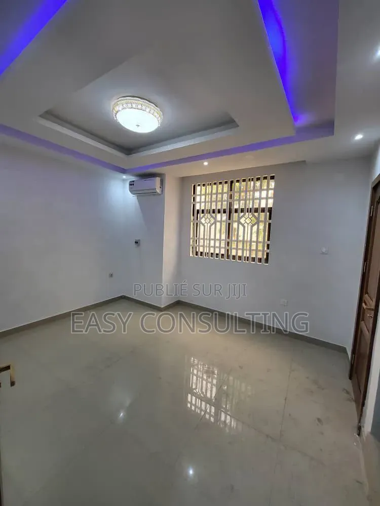 3chbre Villa dans Okapi, Ngaliema à Vendre