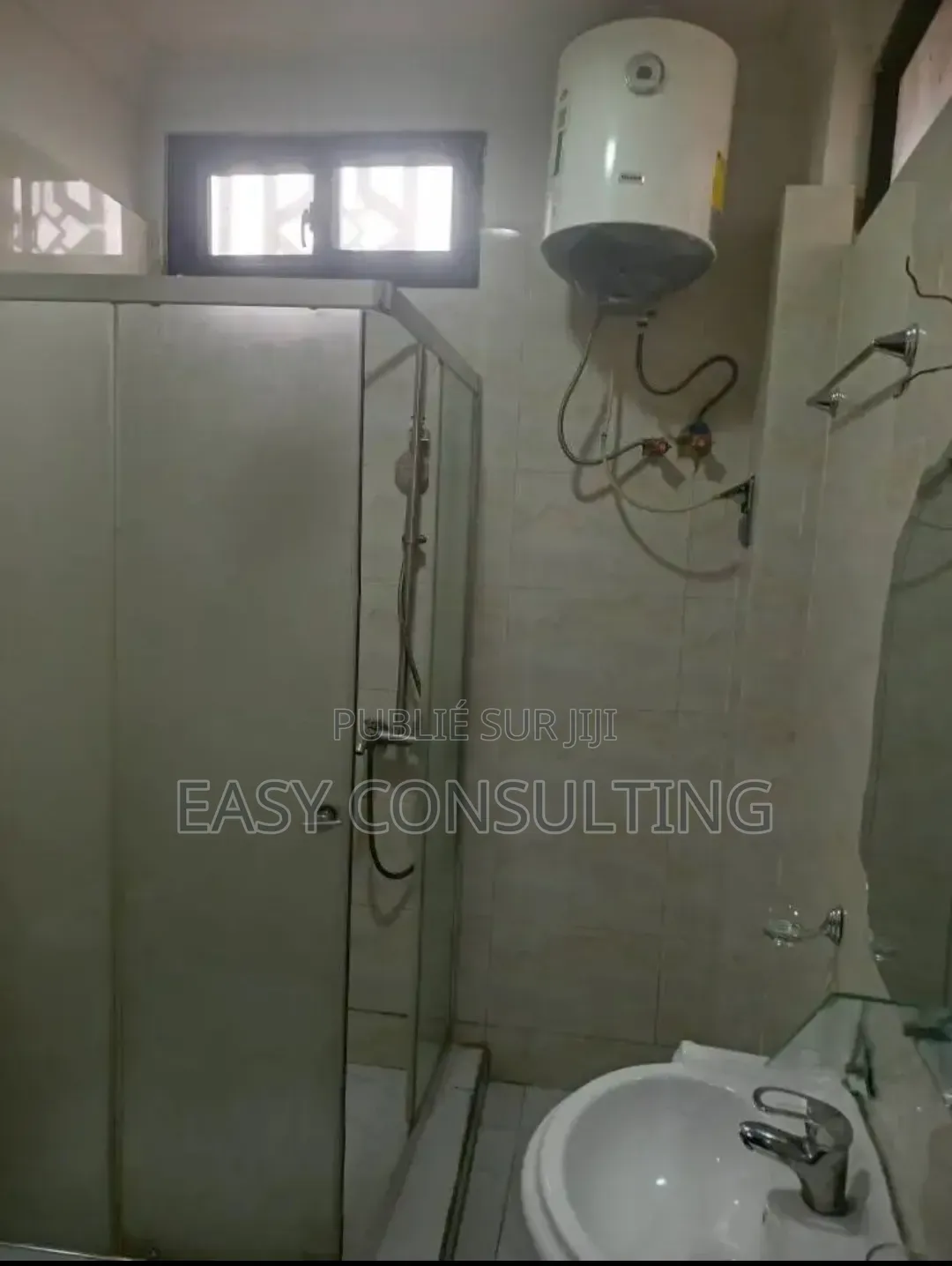 3chbre Villa dans Okapi, Ngaliema à Vendre