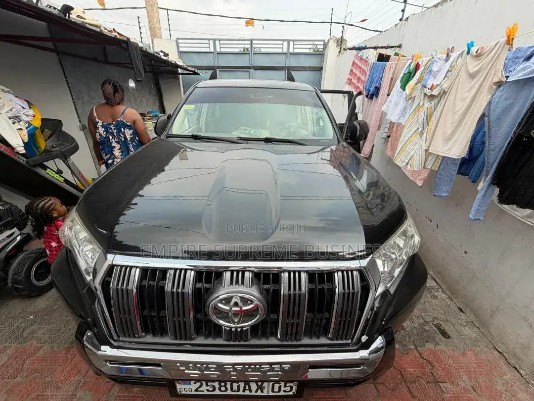 Toyota Land Cruiser Prado 2024 Gris
