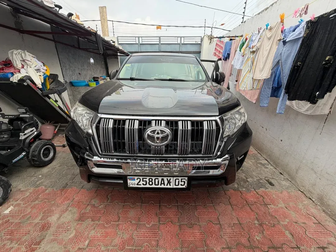 Toyota Land Cruiser Prado 2024 Gris