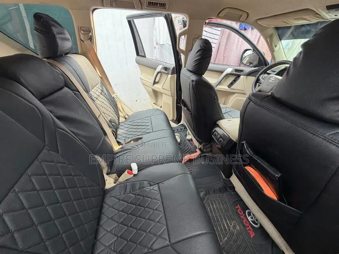 Toyota Land Cruiser Prado 2024 Gris
