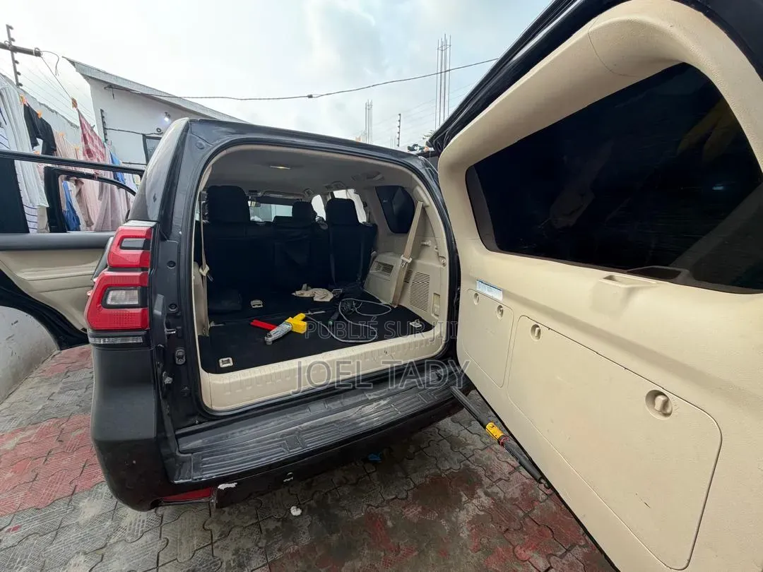 Toyota Land Cruiser Prado 2024 Gris