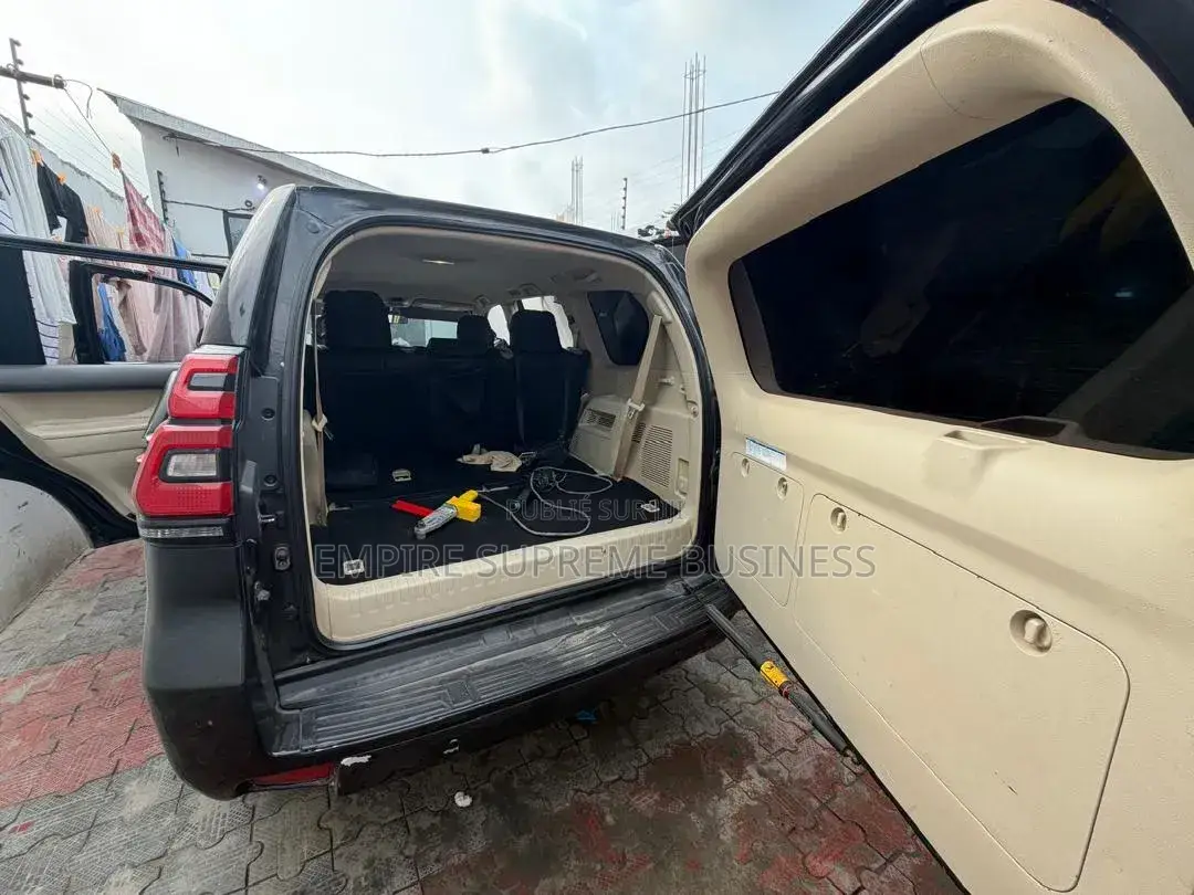 Toyota Land Cruiser Prado 2024 Gris