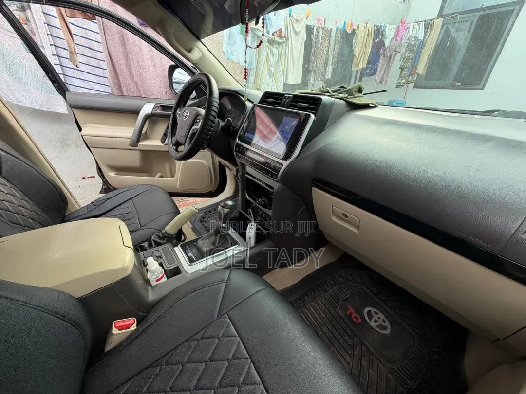 Toyota Land Cruiser Prado 2024 Gris