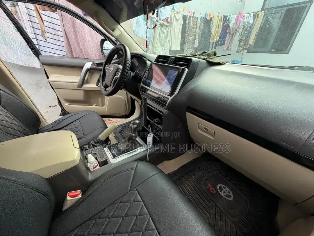 Toyota Land Cruiser Prado 2024 Gris