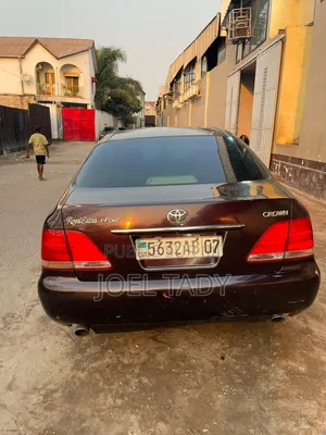 Toyota Crown 2023 Bleu