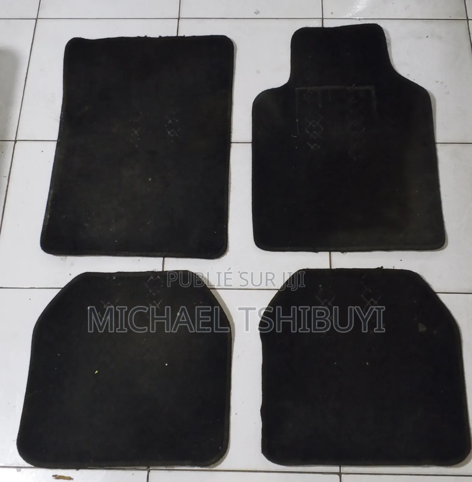 A Vendre/ 60$, 4 Tapis D'intérieur, De Voiture