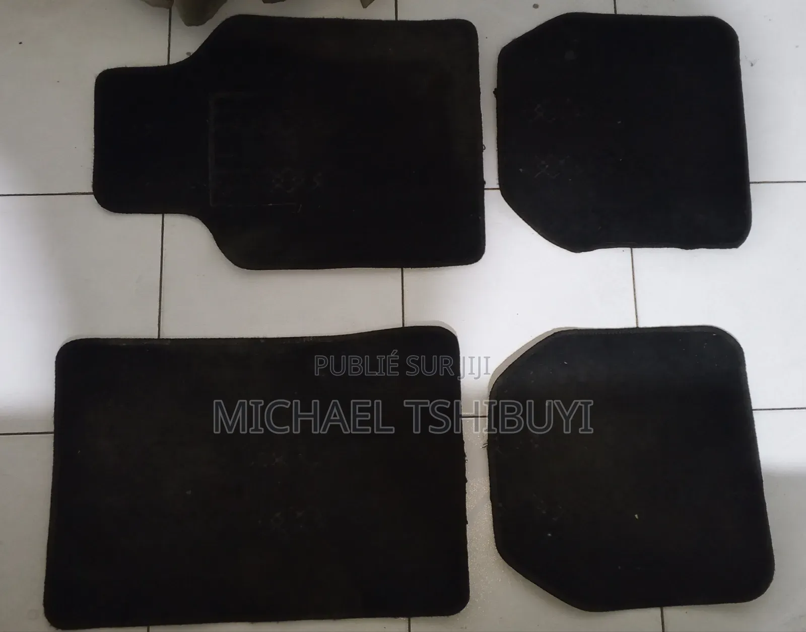 A Vendre/ 60$, 4 Tapis D'intérieur, De Voiture