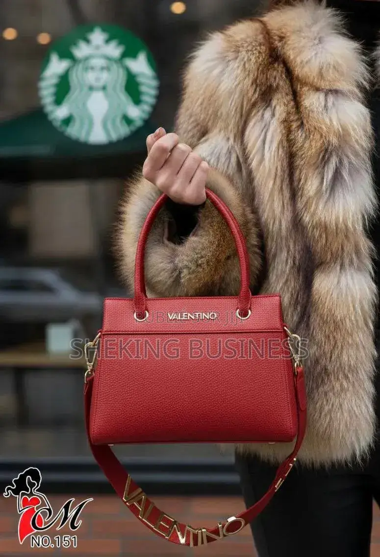 Vous Aimez La Classe Et l'Élégance ? 
Nos Sacs À Main,