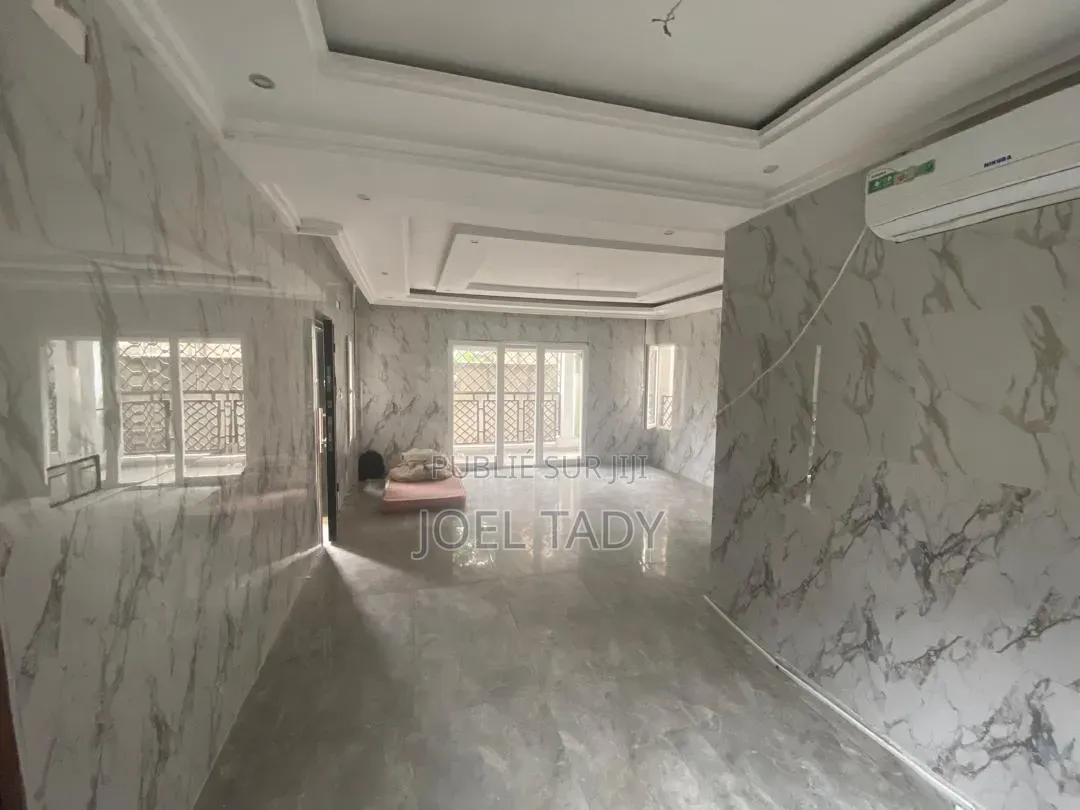 3chbre Appartement dans Empire Supreme, Ngaliema à Louer