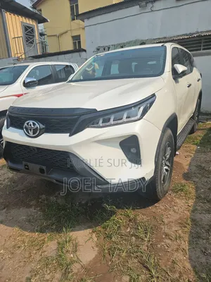 Toyota Fortuner 2022 Blanc cassé