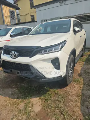 Toyota Fortuner 2022 Blanc cassé