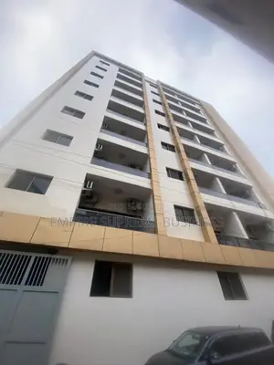 *Un Immeuble Mis en Location À Gombe Impeccable, Avec Plusieurs Appart