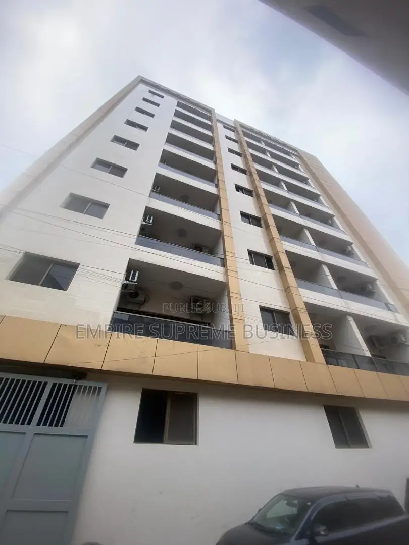 *Un Immeuble Mis en Location À Gombe Impeccable, Avec Plusieurs Appart