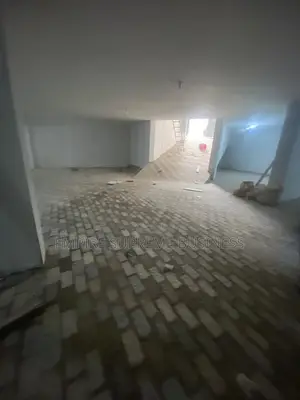 *Un Immeuble Mis en Location À Gombe Impeccable, Avec Plusieurs Appart