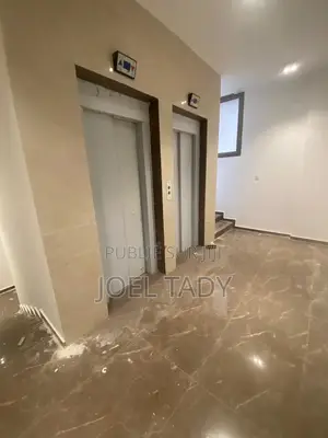 *Un Immeuble Mis en Location À Gombe Impeccable, Avec Plusieurs Appart