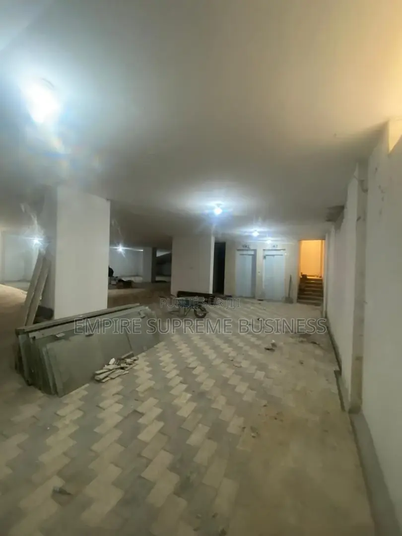 *Un Immeuble Mis en Location À Gombe Impeccable, Avec Plusieurs Appart