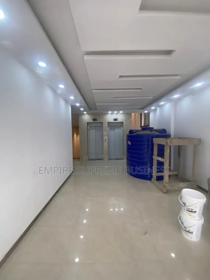 *Un Immeuble Mis en Location À Gombe Impeccable, Avec Plusieurs Appart