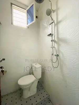 3chbre Appartement dans Kasa-Vubu à Louer