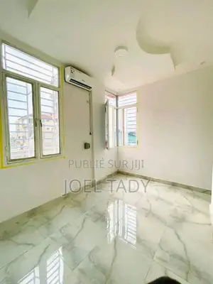 3chbre Appartement dans Kasa-Vubu à Louer
