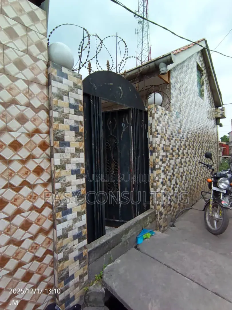 2chbre Villa dans Mombele, Limete à Vendre
