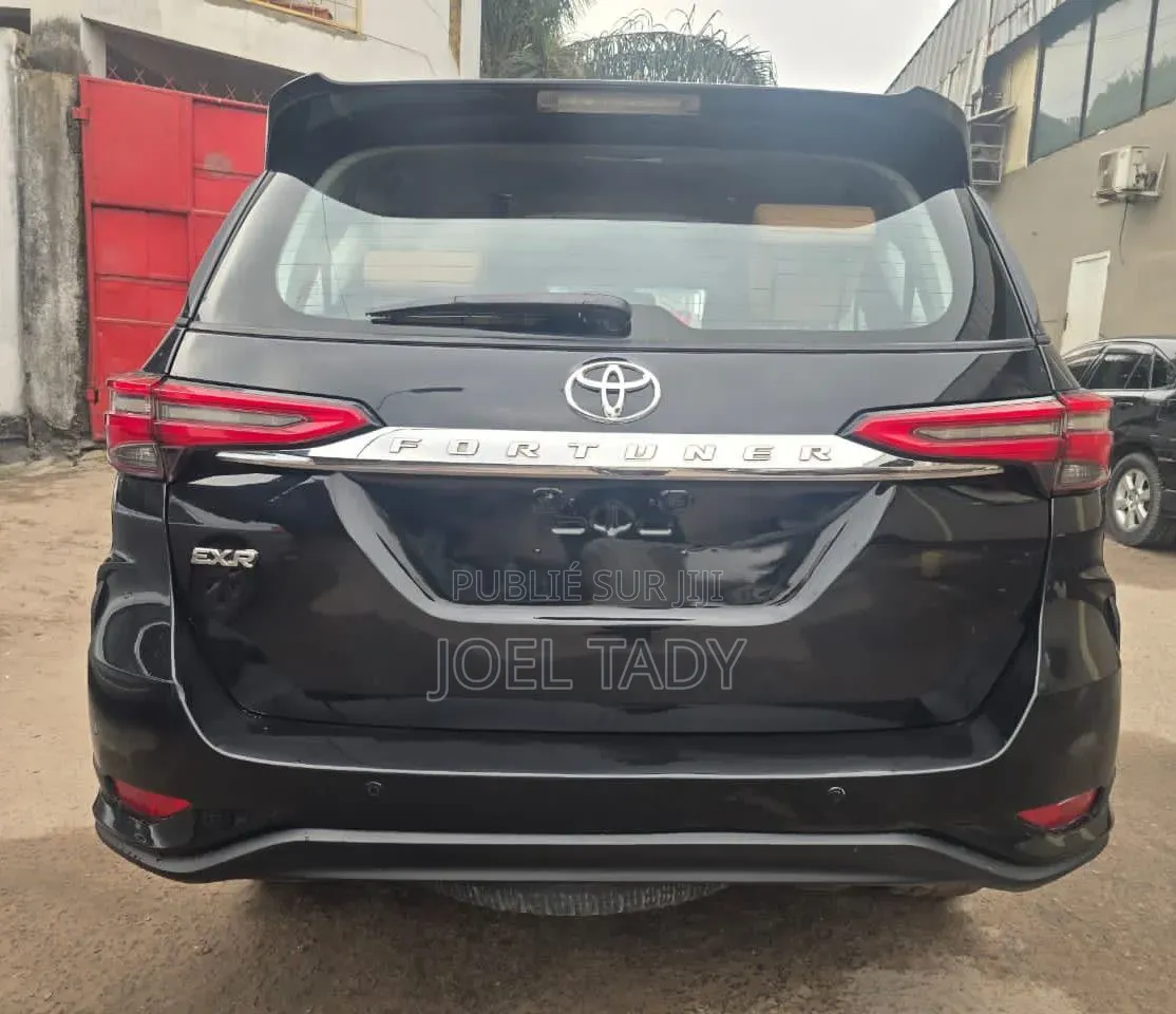 Toyota Fortuner 2018 Noir