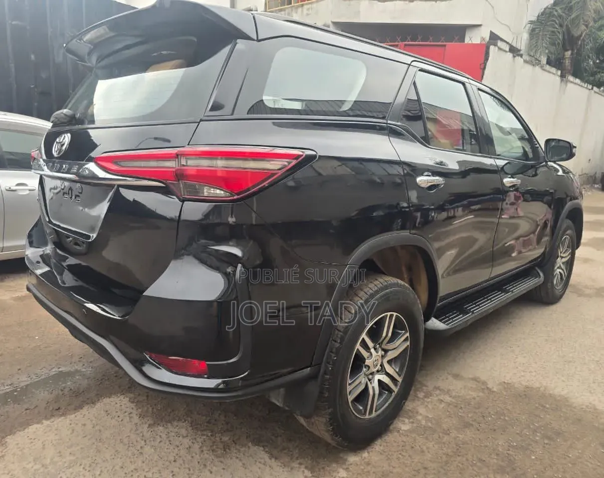 Toyota Fortuner 2018 Noir