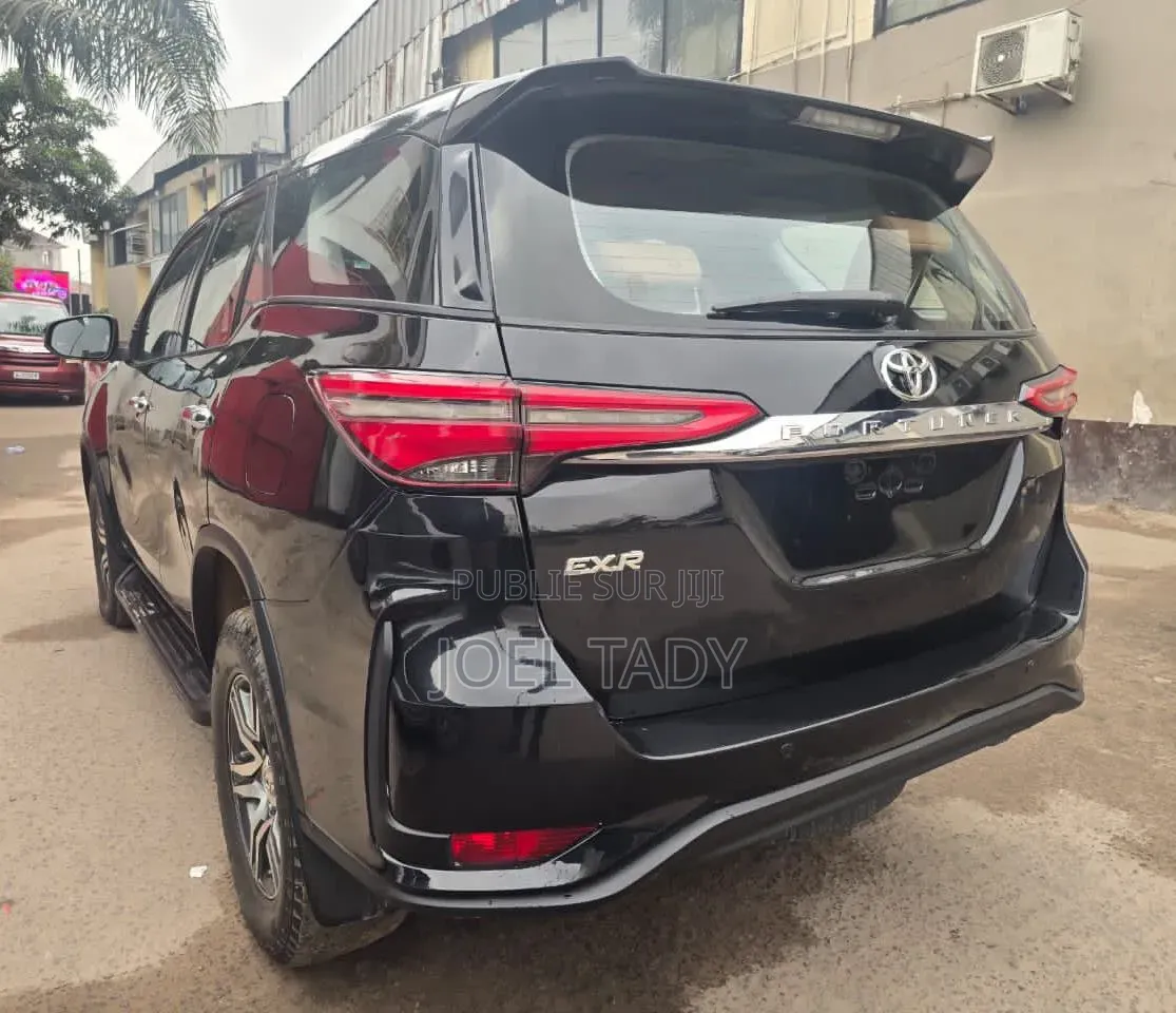 Toyota Fortuner 2018 Noir