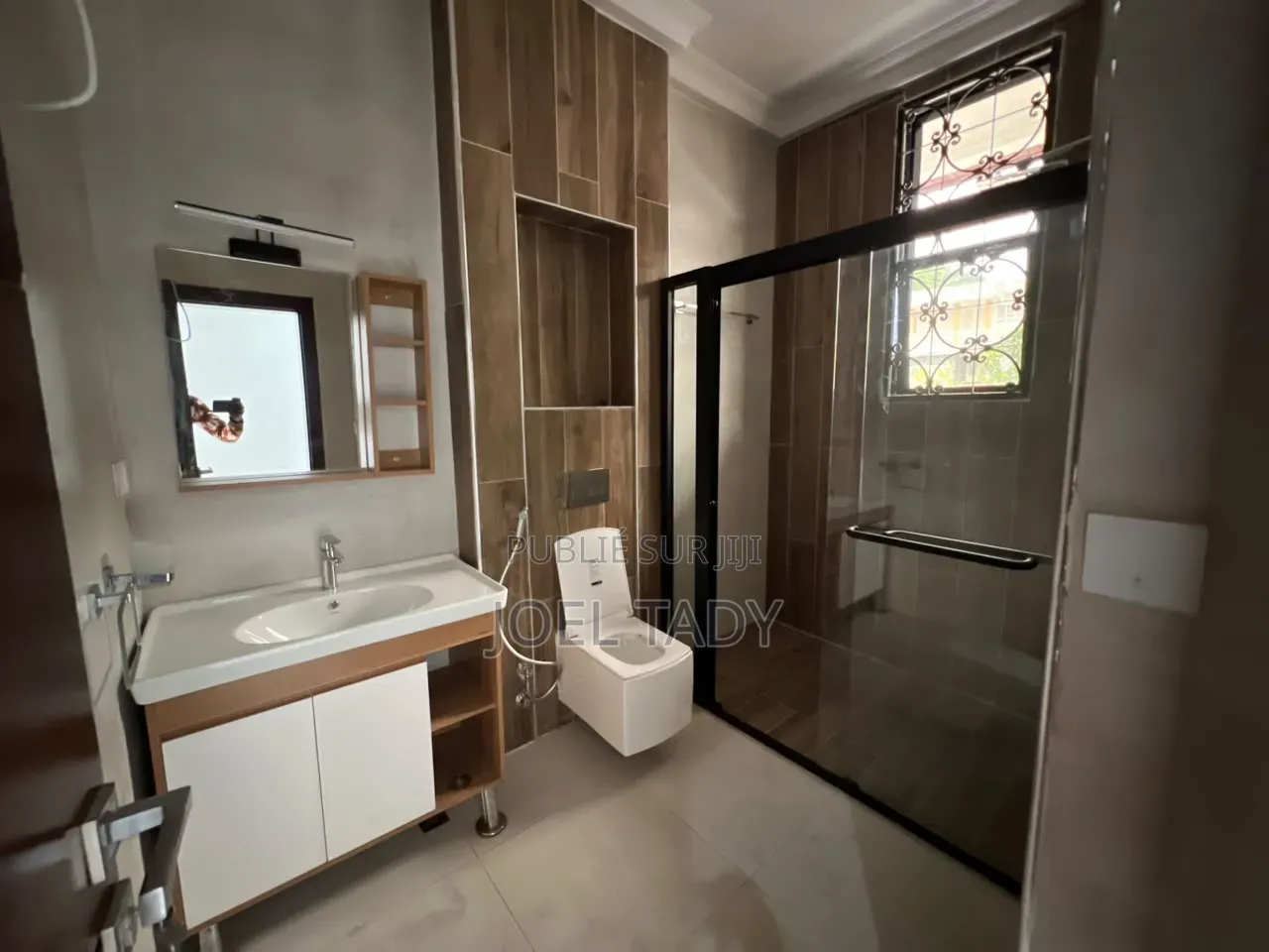3chbre Maison dans Ngaliema à Louer