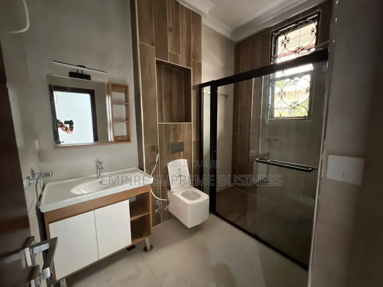 3chbre Maison dans Ngaliema à Louer