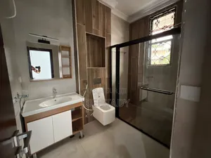 3chbre Maison dans Ngaliema à Louer